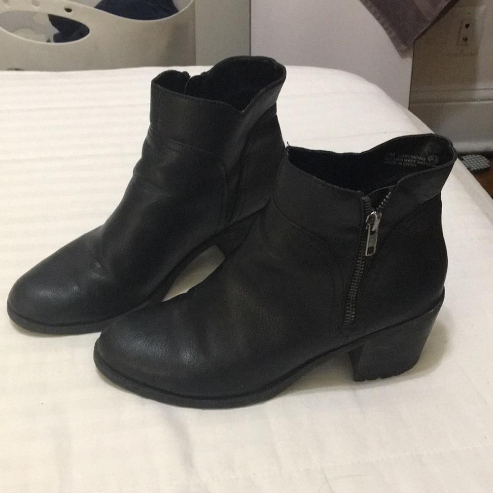 Black booties aerosoles size 7 perfect for work